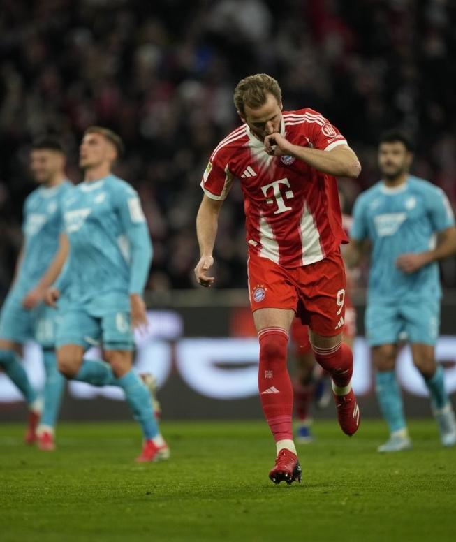 开云下载-迪亚斯独造5球成就百球里程碑，凯恩梅开二度，拜仁5-1霍芬海姆