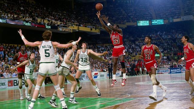 开云体育下载-乔丹创造的季后赛63分历史纪录，为何连常规赛得分前30都挤不进？