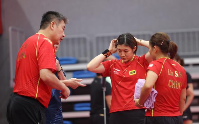 开云体育官网-国乒热身女一团不敌二团 单双打均有失利暴露问题